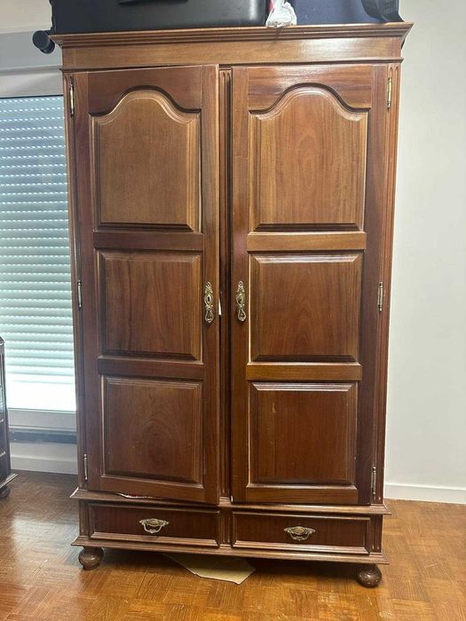 Guarda roupa antigo