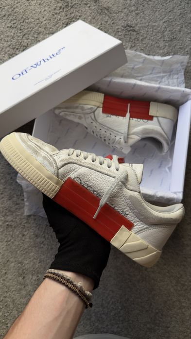 Off-White Low Vulcanized Distressed White/Green Leather EU41