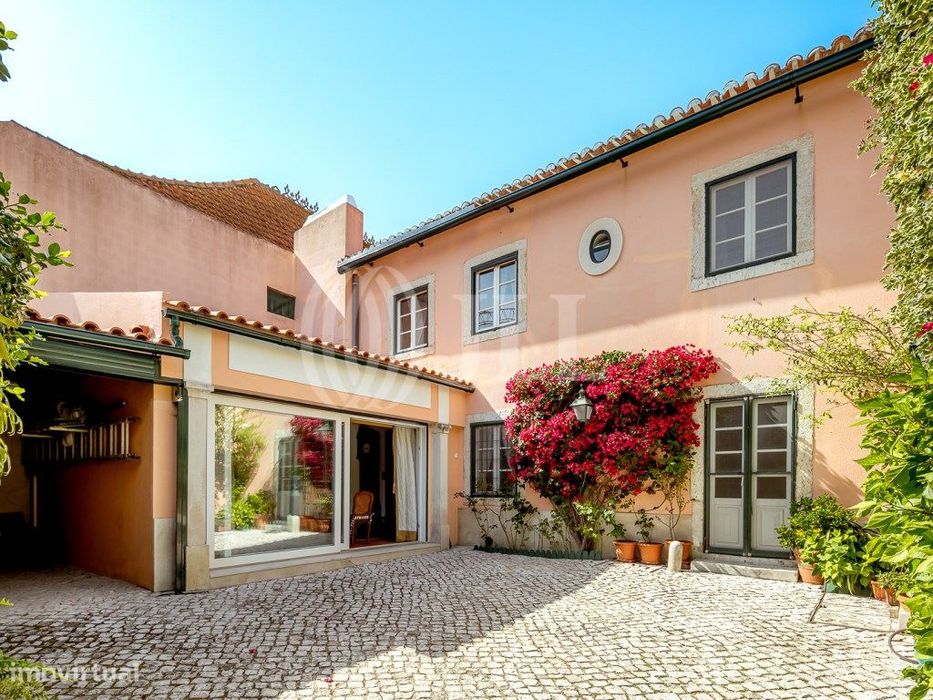 Moradia T2+2 com jardim em Carnide, Lisboa