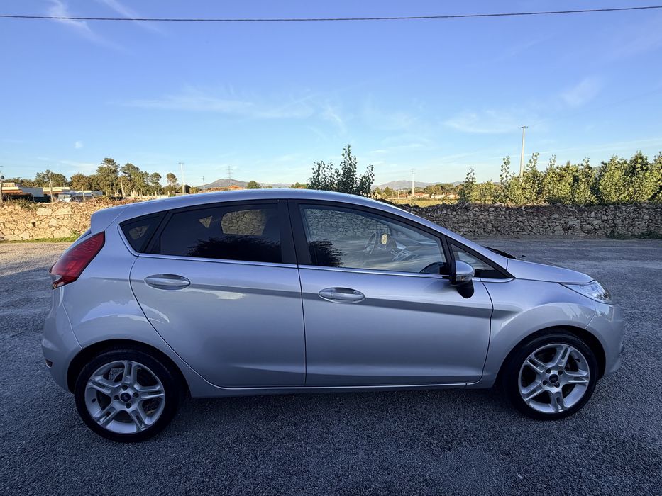 Ford fiesta 1.6 tdci motor PSA 110 cv exlente estado .