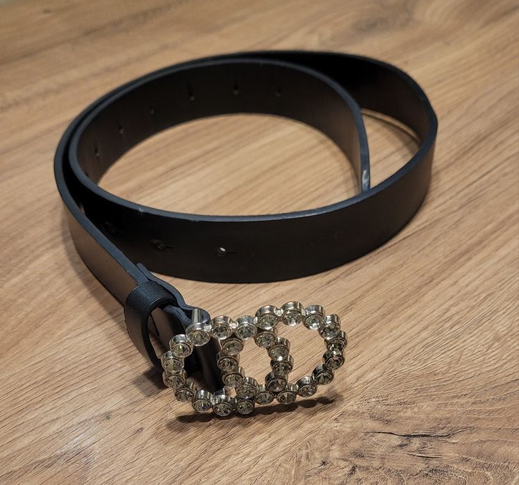 Czarny pasek do spodni z ozdobną klamrą Tally Weijl