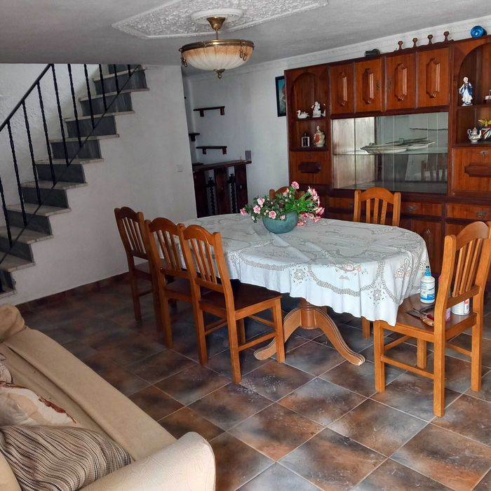 Alugo casa zona tranquila com muita oferta de emprego