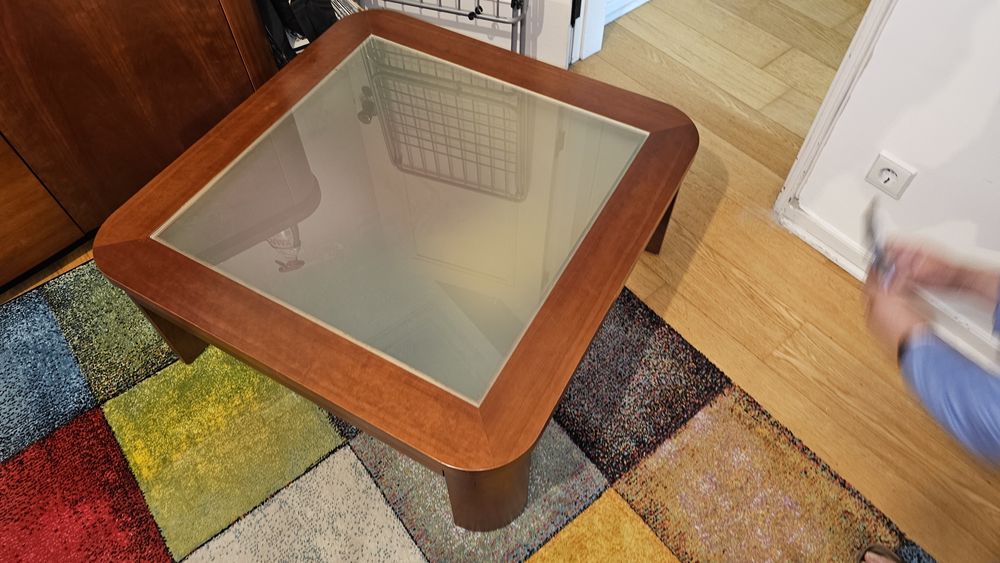 Mesa de centro com vidro  em cerejeira