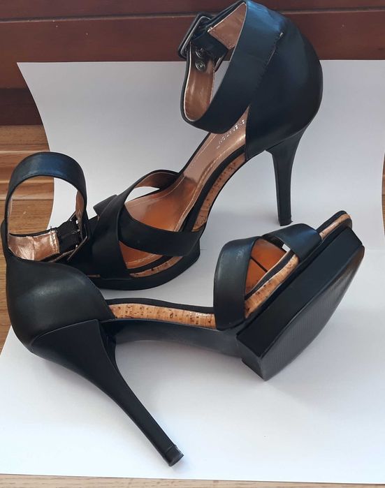 Szpilki BCBG MAX AZRIA rozm.40, nowe