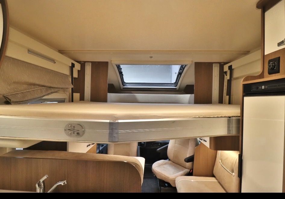 Kamper  Ford 5 osobowy, niski przebieg .