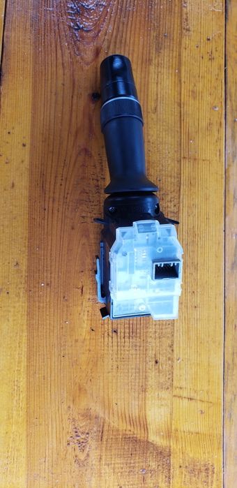 Продам переключатель поворотов