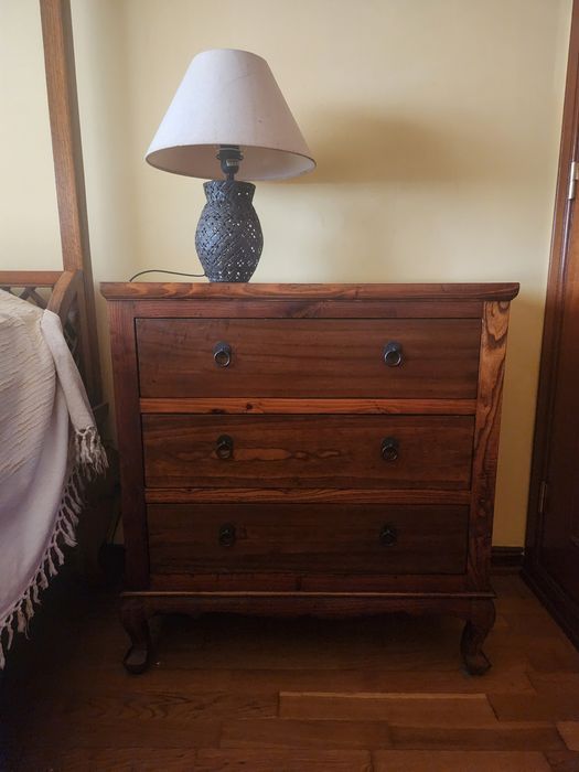 Conjunto,  cama e mesas de cabeceira