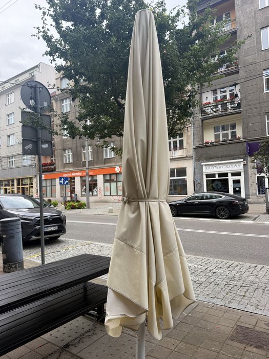 Zestaw ogrodowy, parasole ogrodowe, stoły, ławki