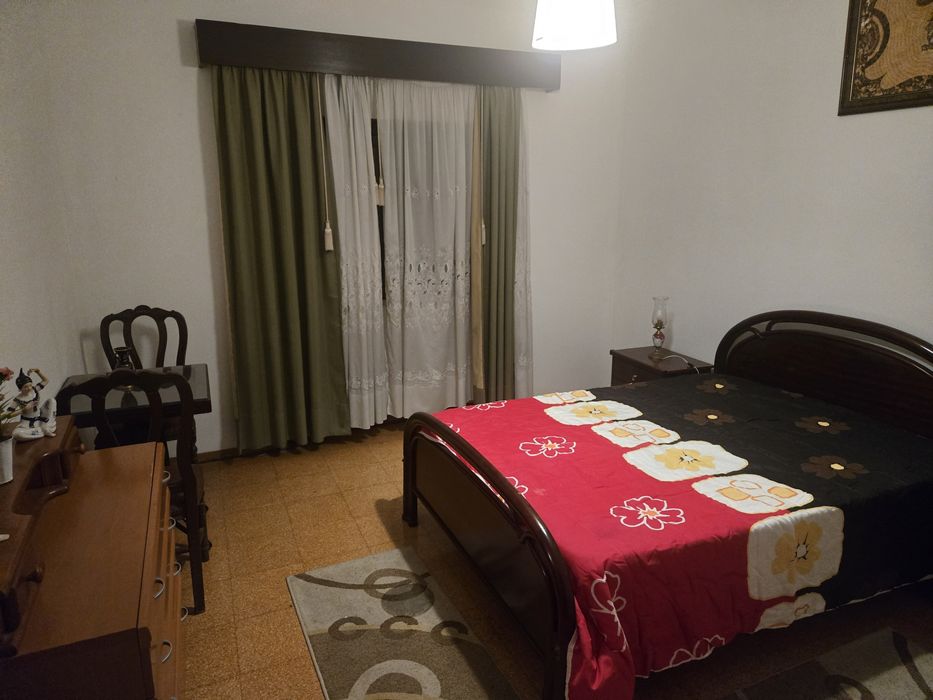 Alugo quarto ,todo mobilado,com todas despedas incluidas