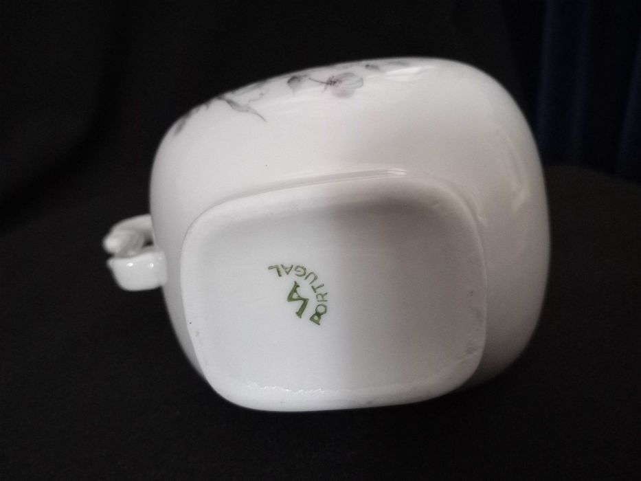 Leiteira Vista Alegre flores azuis