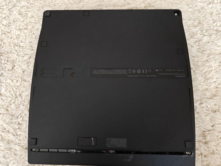 Продам оригінальну приставку Playstation 3Slim об'ємом пам'яті 120 Гб