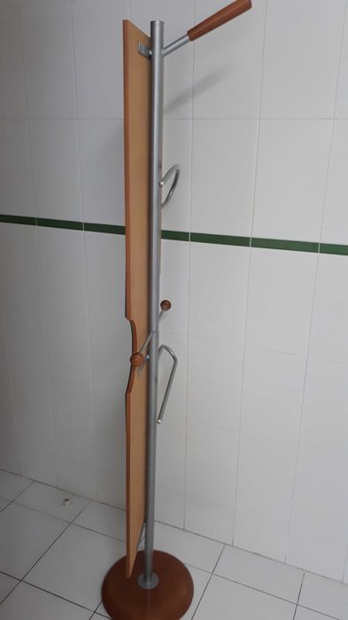 Floor-standing mirror with coat hooks64584340253698122