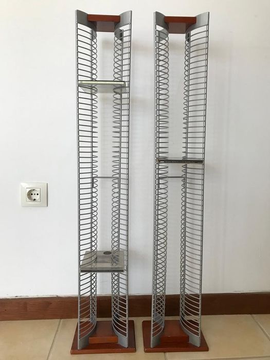 Torres de CD's em metal