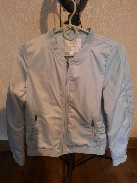 Легенька курточка на дівчинку весна-осінь