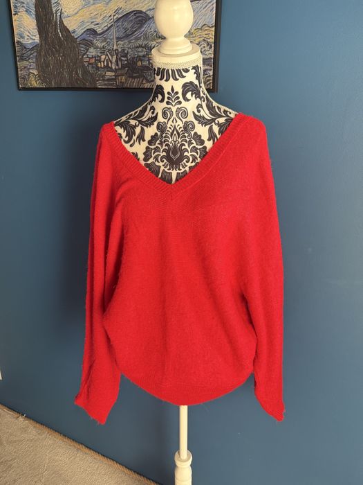 Sweter czerwony piekny