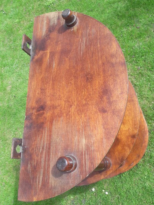 Regał ścienny wiszący