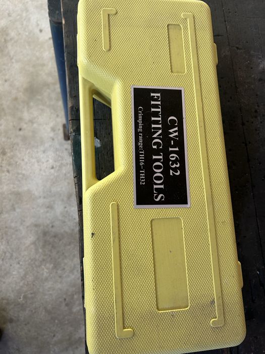 Maquina de cravar tubos multicamada