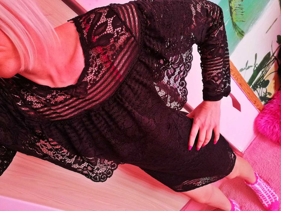 sukienka  rozm  m  czarna  koronkowa