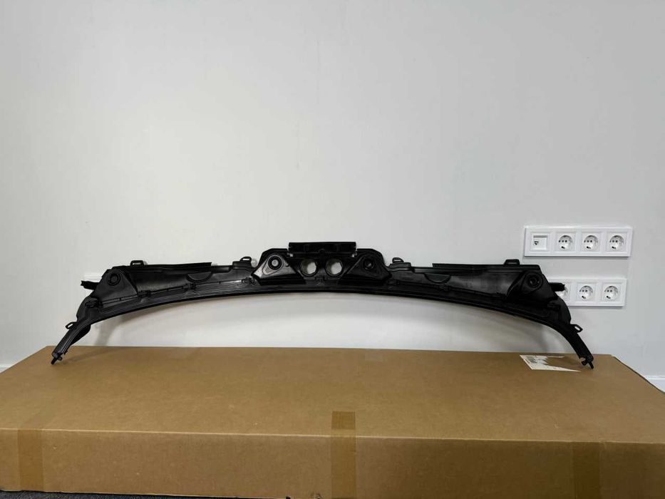 Жабо (планка склоощищувача) BMW F30 F31 F34 51717258177