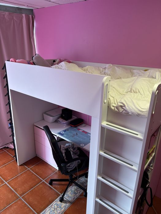 Vendo quarto de menina cama com colchao ,secretaria , guarda vestidos