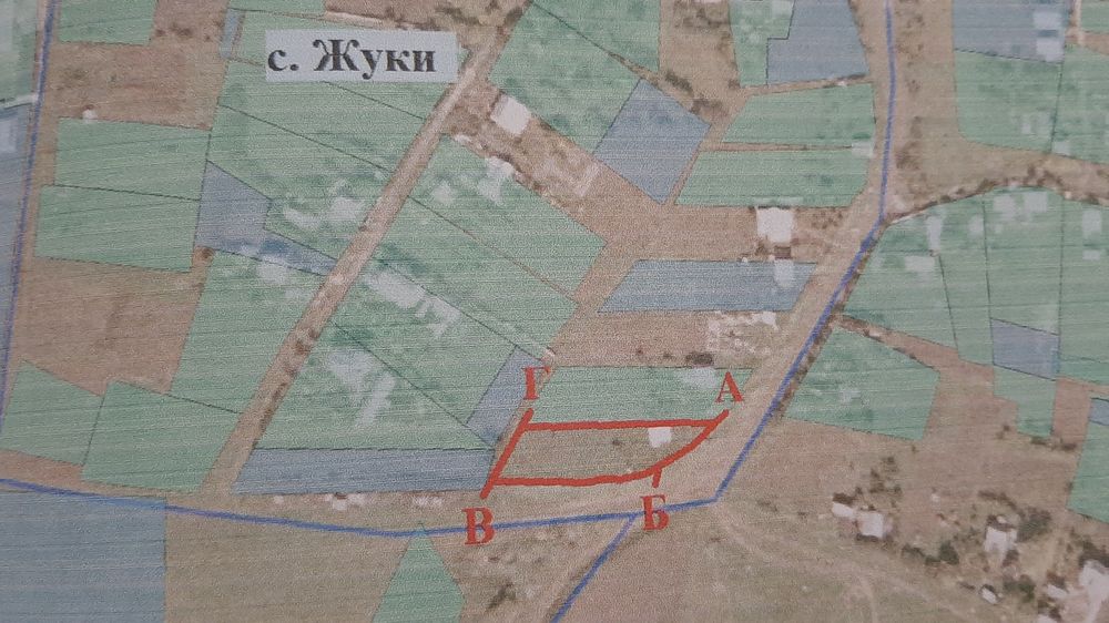 Земельна ділянка в Жуках з недобудованим будинком