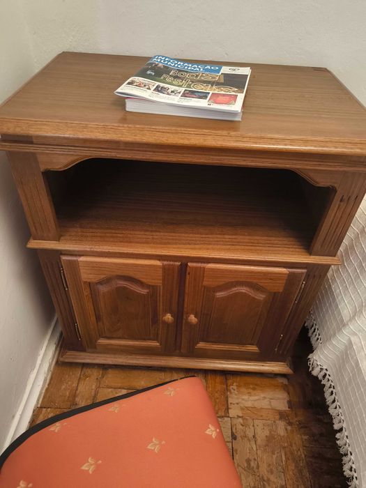 Móveis antigos em bom estado