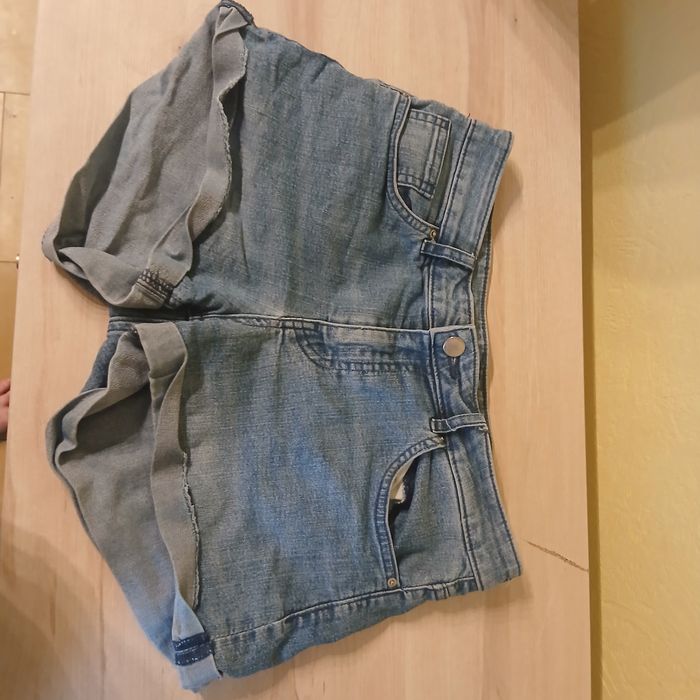 Spodenki damskie rozmiar 34 XL jeansowe stan dobry bez plam i dziur H&M