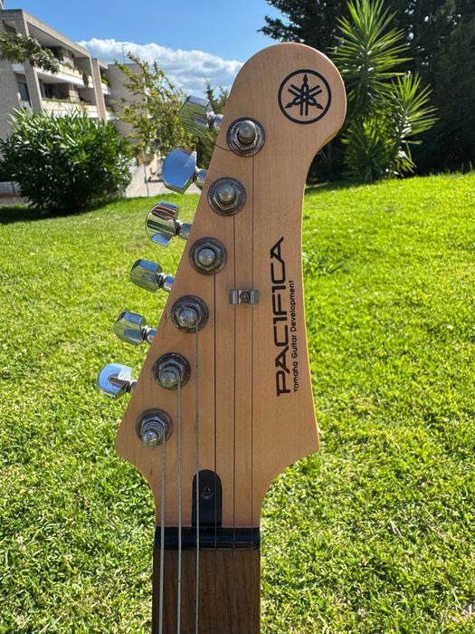 Guitarra Elétrica Yamaha Pacifica 112J