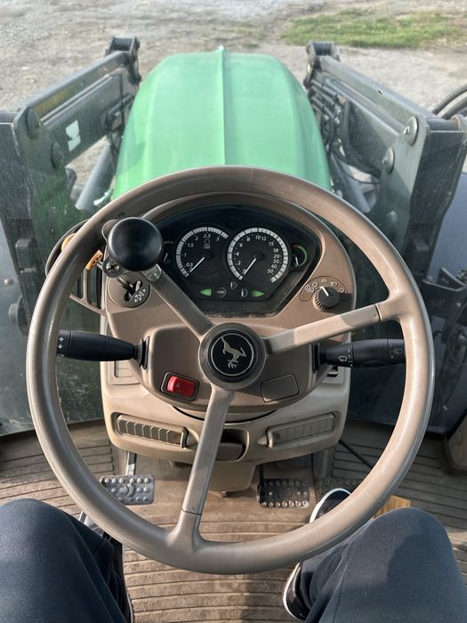 Трактор John Deere 6930 Premium з фронтальним навантажувачем