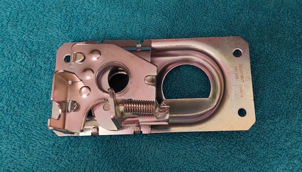 Trinco Capot Volkswagen Golf Jetta Mk2 - Inferior