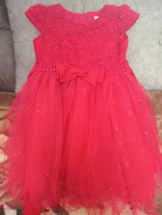 Продам випускну сукню ,вік до 10 років