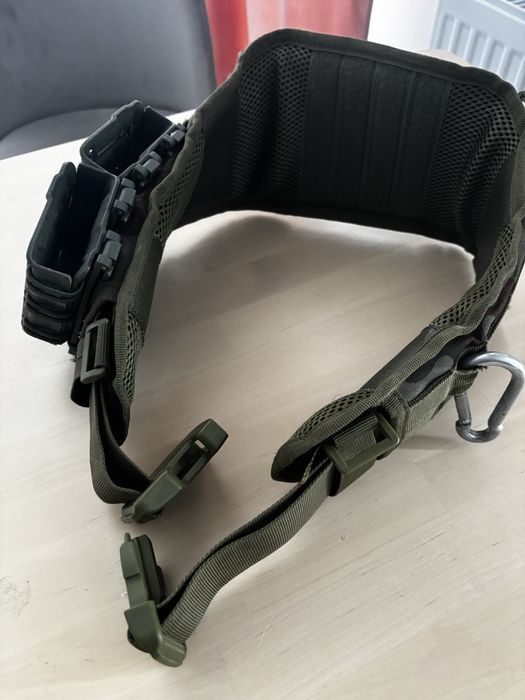 Pad taktyczny wojskowy z dwoma ladownicami