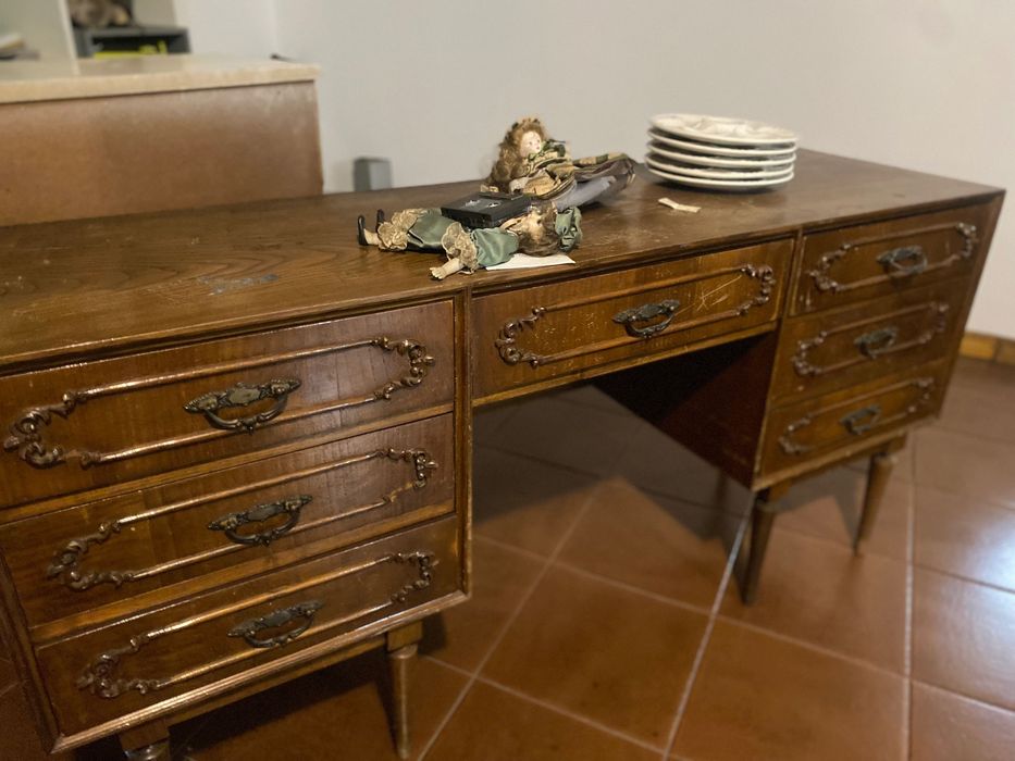 Toucador com 35 anos em madeira maciça, precisa de pequeno restauro