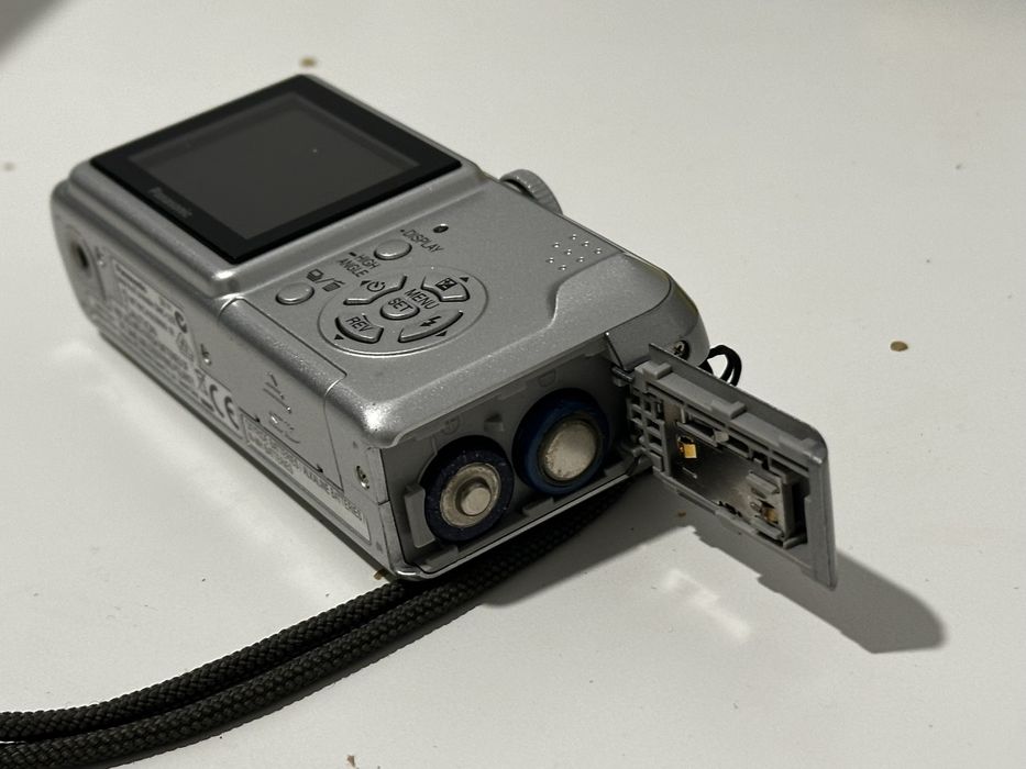 Panasonic Lumix DMC-LS2 - Funcional (Pilhas AA)