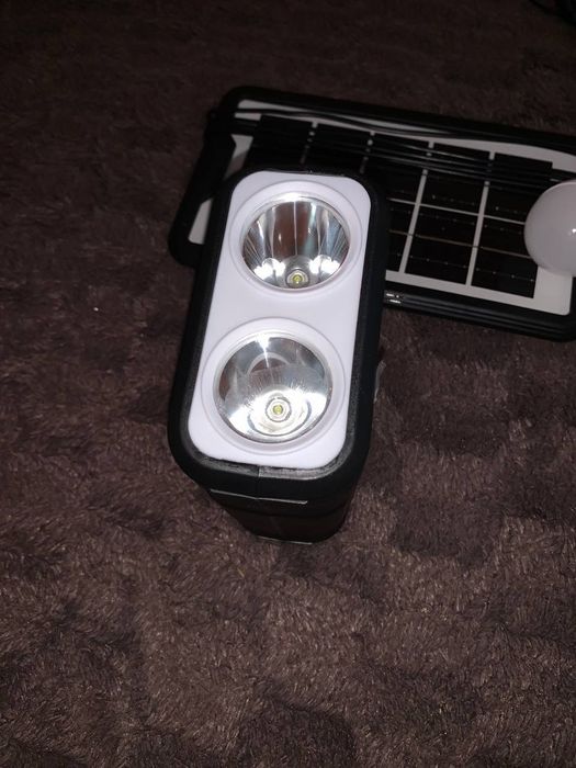 Фонарь станция с солнечным панелью