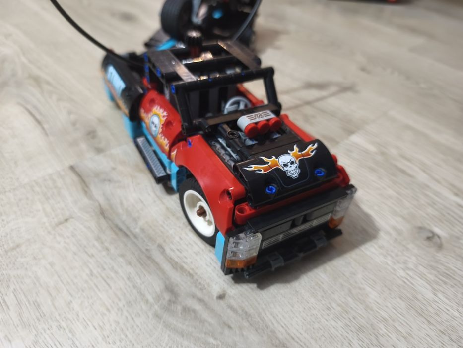 LEGO 42106 Technic - Furgonetka i motocykl kaskaderski