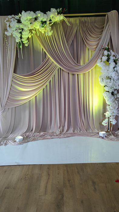 Ścianka wynajem tło materiałowe dodatki ślubne