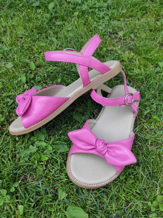 Босоніжки для дівчинки 32-33 розмір