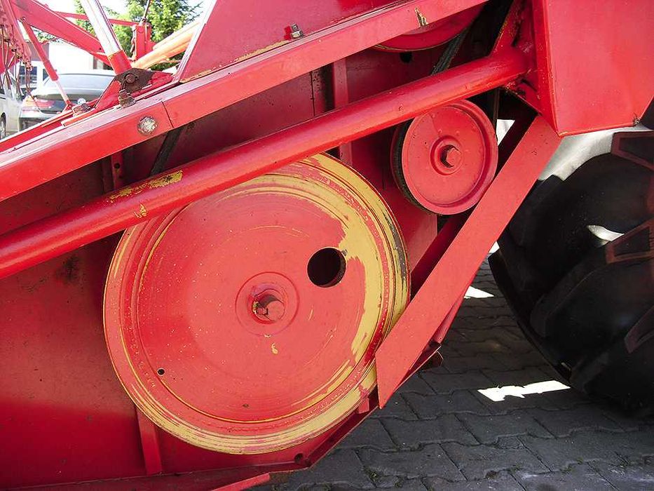 Зерноуборочный комбайн Massey Ferguson 330