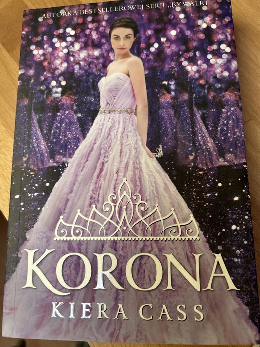 Korona, Kiera Cass