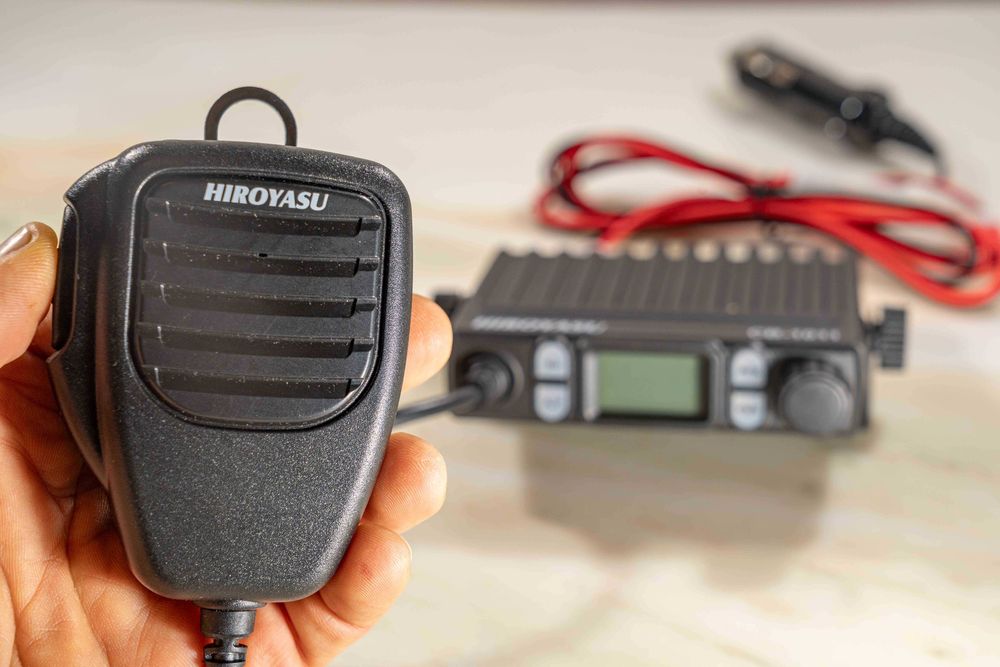 Radio CB de 8W com 40 canais em AM e FM.