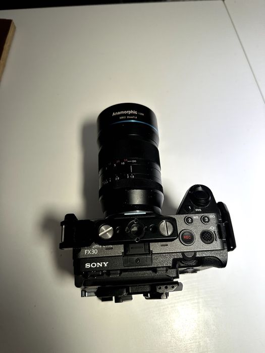 Objetiva Anamórfica SIRUI 35mm f/1.8 1.33x (E-mount / EF-mount)