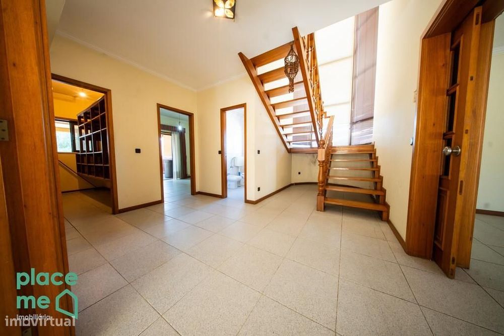 Moradia Individual com mais de 900m2 em Palmeira, Braga
