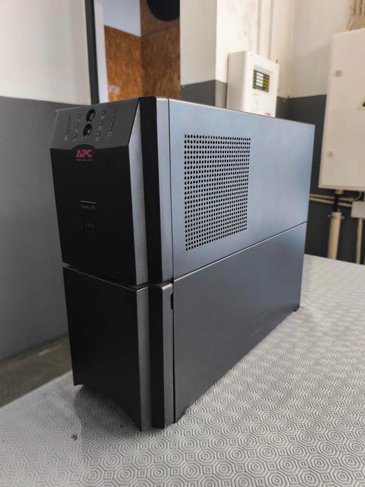 APC Smart-UPS 2200 - 8 Tomadas