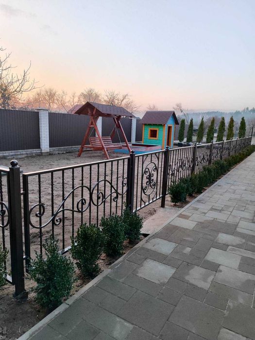 Дениші, чудовий будинок в тихому куточку