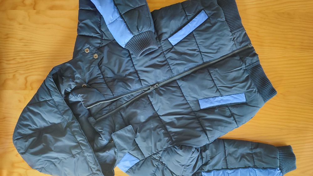 Casaco acolchoado de rapaz. Marca Benetton.