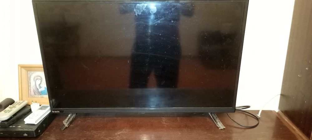 Продам телевизор bravis 32 диагональ на запчасти.