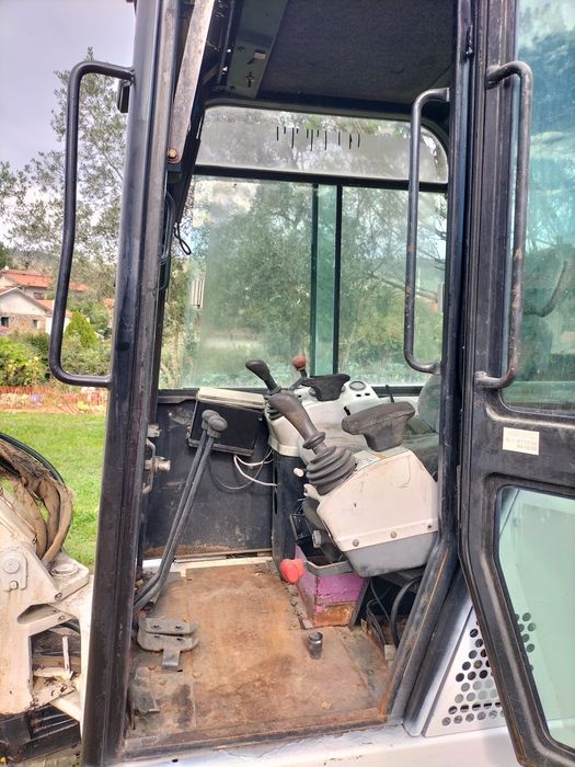 Mini giratória Bobcat 331