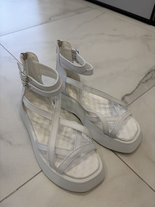 Босоніжки білі 37 розмір