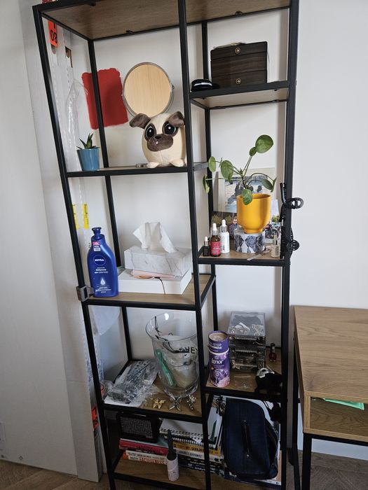 Regał z 7 półkami